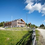 Starkenfeldhütte-auf-der-Rodenecker-Alm