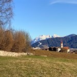 Rückwärtsgewandter-Blick-auf-Pfalzen