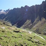 Hinter der Martalm führt ein recht steiler Wandersteig zur Gewingesalm