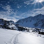 Die tief verschneiten Hänge unterhalb des Villanderer Bergs