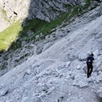 Der Günther-Messner-Steig führt über stein- und geröllbeschlagene Steilhänge
