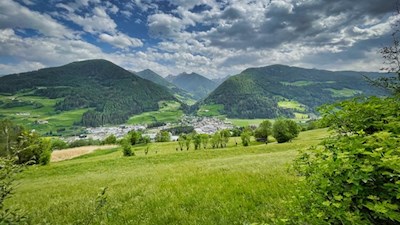 Unser Blick fällt nach Gasteig und ins dahinter liegende Jaufental