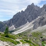 Von der Bertihütte steigt der Weg recht sanft zum Popera-See an
