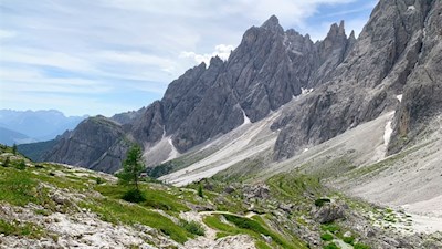 Von der Bertihütte steigt der Weg recht sanft zum Popera-See an