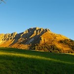 Giochi di colori autunnali sulla strada per la malga Gampen