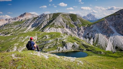 Idyllische Rast mit Blick auf den Hochalmsee