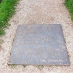 Auf dem Besinnungsweg laden Tafeln und Steine zum Nachsinnen ein