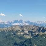 Blick von der Liffelspitze auf den Heiligkreuzkofel, die Villnösser Geisler und den Sellastock