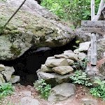 Die prähistorische Wohnhöhle "Stuaner-Geada-Hütt" 