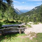 Aussichtsbank am Wegesrand