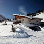 Im Herzen des Naturparks Fanes-Sennes-Prags lädt die Lavarellahütte zur Einkehr