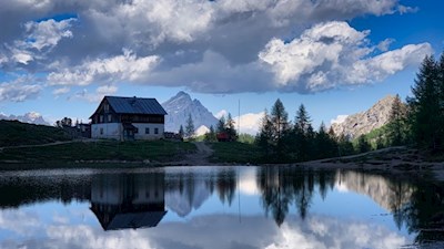 Croda da Lago Hütte am Federa See