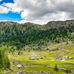 La nostra vista cade sul rifugio Lavarella e sul lago Verde