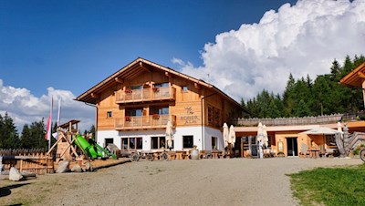 Spielplatz vor der Roner Alm