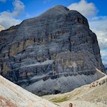 Vor der Kulisse der Tofana hinab zum Kaiserjägersteig