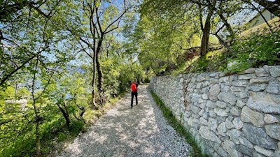 Sanft windet sich der Weg in Richtung Punta Larici