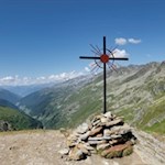 Auch die Birnlückenhütte wartet mit einem "Gipfelkreuz" auf
