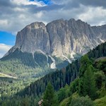 Der Mühlenweg wird von Dolomiten umsäumt