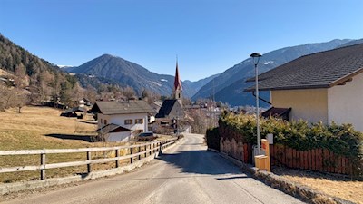 Von Maria Trens führt ein schöner Wanderweg zur Burg Sprechenstein