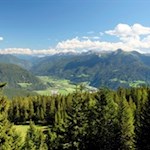 Unterwegs öffnen sich schöne Ausblicke