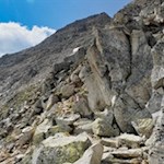 Über Blockwerk auf den aussichtsreichen Gipfel