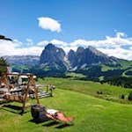 Inmitten einer idyllischen Almlandschaft liegt die Contrin Schwaige