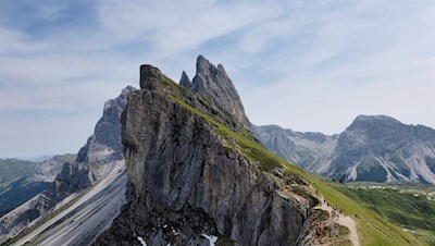 Der-weithin-bekannte-Blick-auf-die-anmutigen-Geislerspitzen