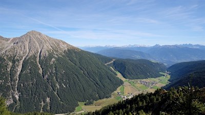 Blick auf das Gaisjoch und das tiefer liegende Vals