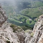 Der westseitige Abstieg vom Piz da Peres sei nur trittsicheren Wanderern empfohlen