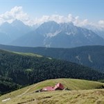 Hinter der Bonner Hütte steigt der Weg in Richtung Toblacher Pfannhorn an