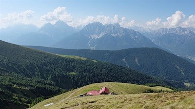 Hinter der Bonner Hütte steigt der Weg in Richtung Toblacher Pfannhorn an