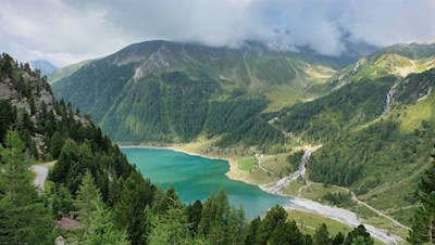 Blick auf den nunmehr tiefer gelegenen Neves-Stausee