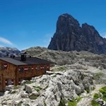 Die Büllelejochhütte ist die kleinste und zugleich höchstgelegene Hütte in den Sextner Dolomiten
