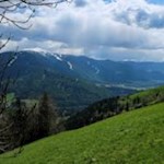 Auf dem Rundweg um die Erdpyramiden bei Percha