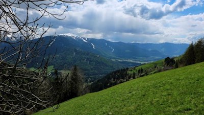 Auf dem Rundweg um die Erdpyramiden bei Percha