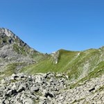 Über steinbeschlagene Wiesenhänge zur Chemnitzer Hütte