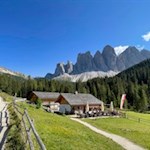 Oltre la Zanser Schwaige in direzione della forcella San Zenon