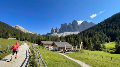Oltre la Zanser Schwaige in direzione della forcella San Zenon