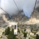 Mit der nostalgischen Bahn zur Toni Demetz Hütte