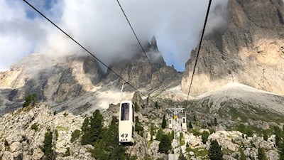 Mit der nostalgischen Bahn zur Toni Demetz Hütte