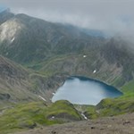 Während des Anstiegs auf die Wilde Kreuzspitze erschließen sich traumverlorene Ausblicke auf den Wilden See