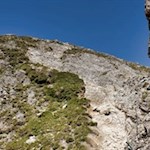 Der seilgesicherte Anstieg zum Gipfelkreuz der Telfer Weißen