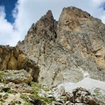 Alternativ zum ersten Anstieg kann man auch mit den nostalgischen Gondeln zur Toni-Demetz-Hütte hochfahren