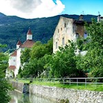 Noch heute sind die Wassergräben um die Hofburg mit Wasser gefüllt