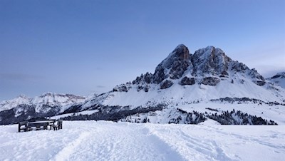 Blick von Costaces auf den imposanten Peitlerkofel 