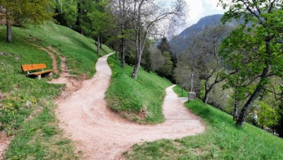 Der liebevoll angelegte, serpentinenförmige Besinnungsweg 