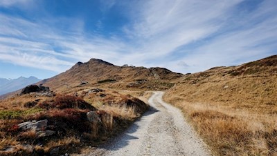 Der erste Teil der Wanderung folgt breiten Wegen
