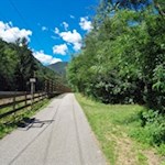 Teile des Radweges Brixen Sterzing führen der Zugstrecke entlang