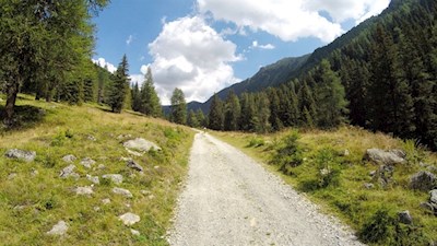 Vor einer pittoresken Naturkulisse zur Lercheralm