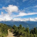 Fernblick auf die Dolomiten vom Latzfonser Kreuz